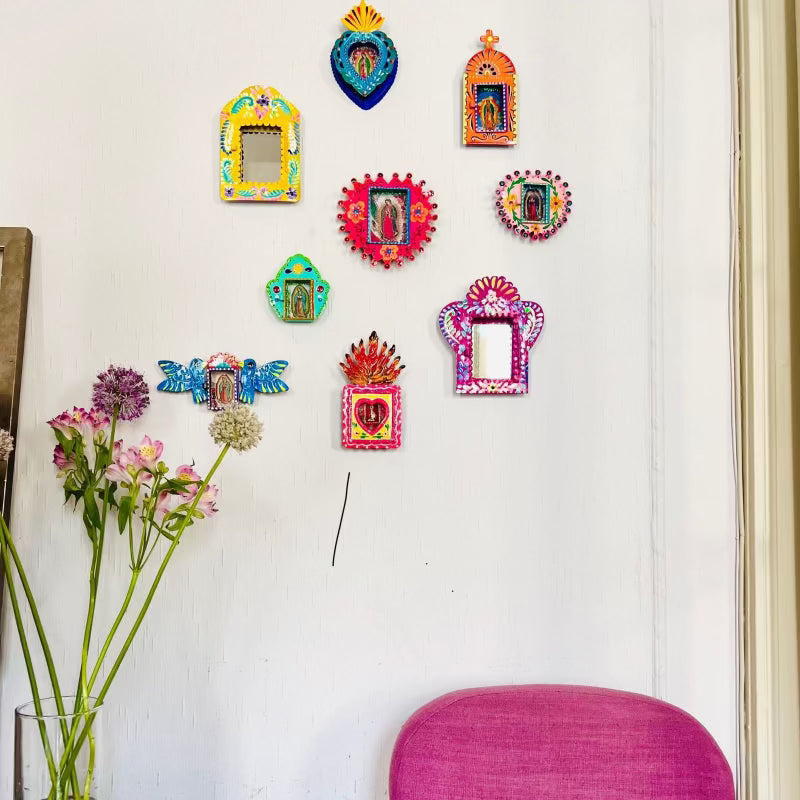 decorazione da muro teca votiva altare metallo artigianato messicano vergine di Guadalupe finestra in vetro dipinta a mano