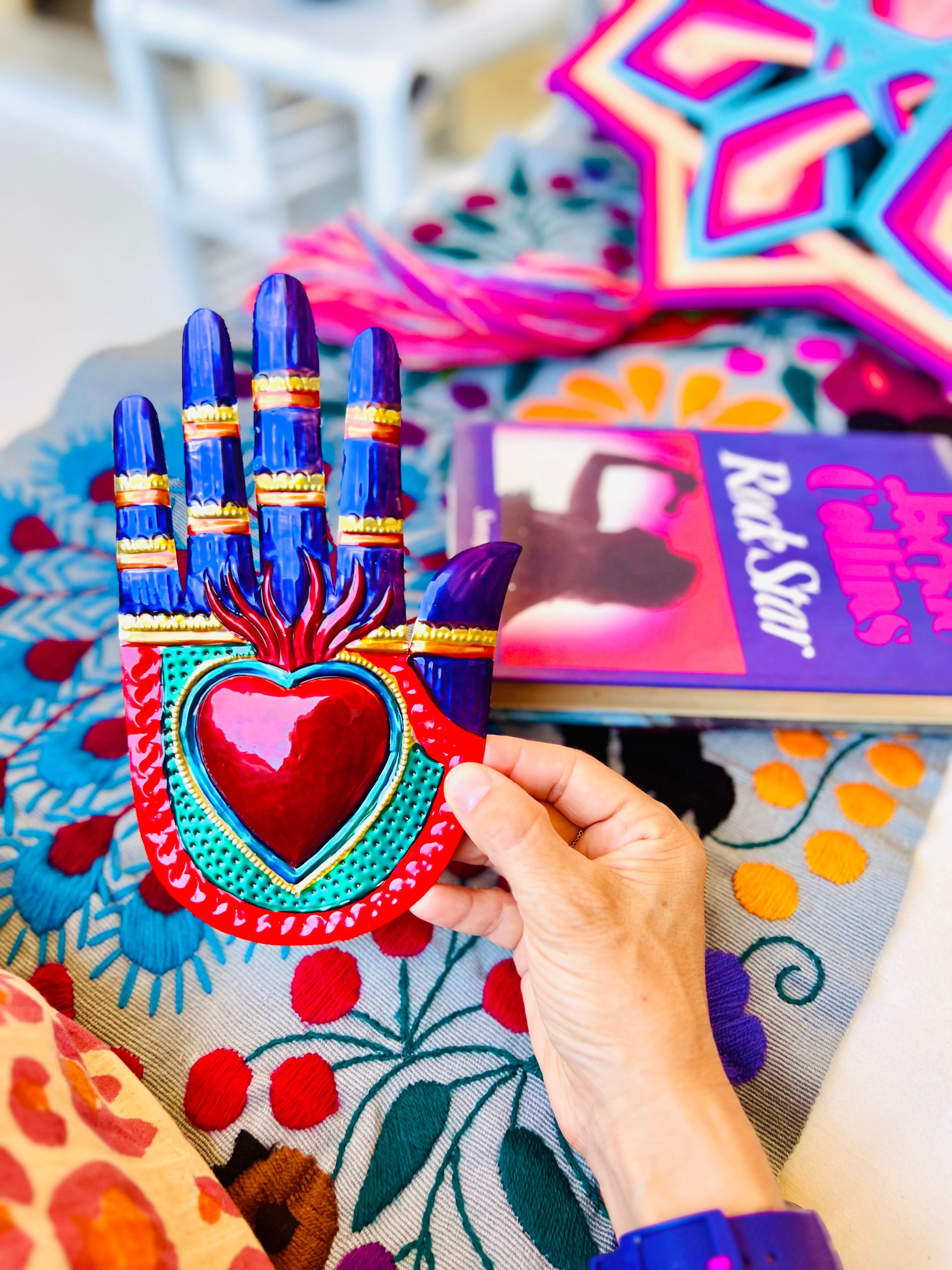 Mano "Vintage Design" con Cuore Sacro