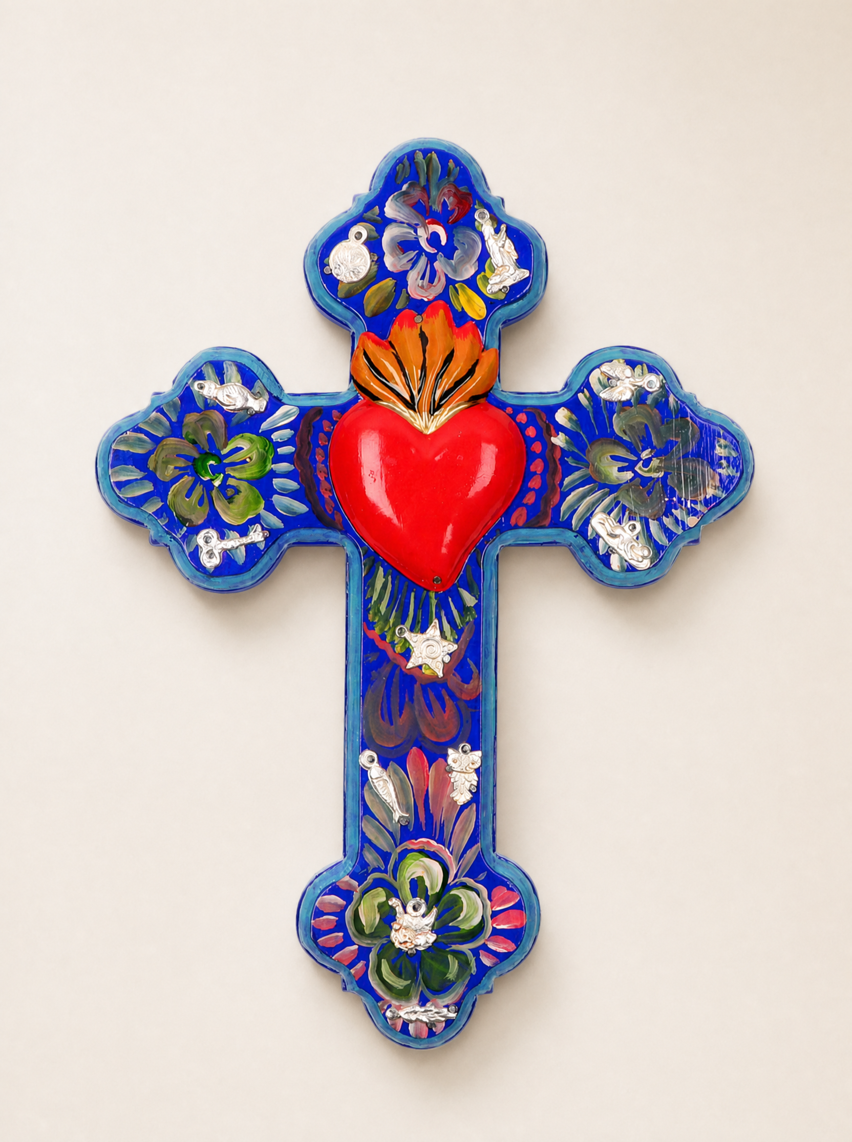 Croix Folk en Bois avec Cœur 3D