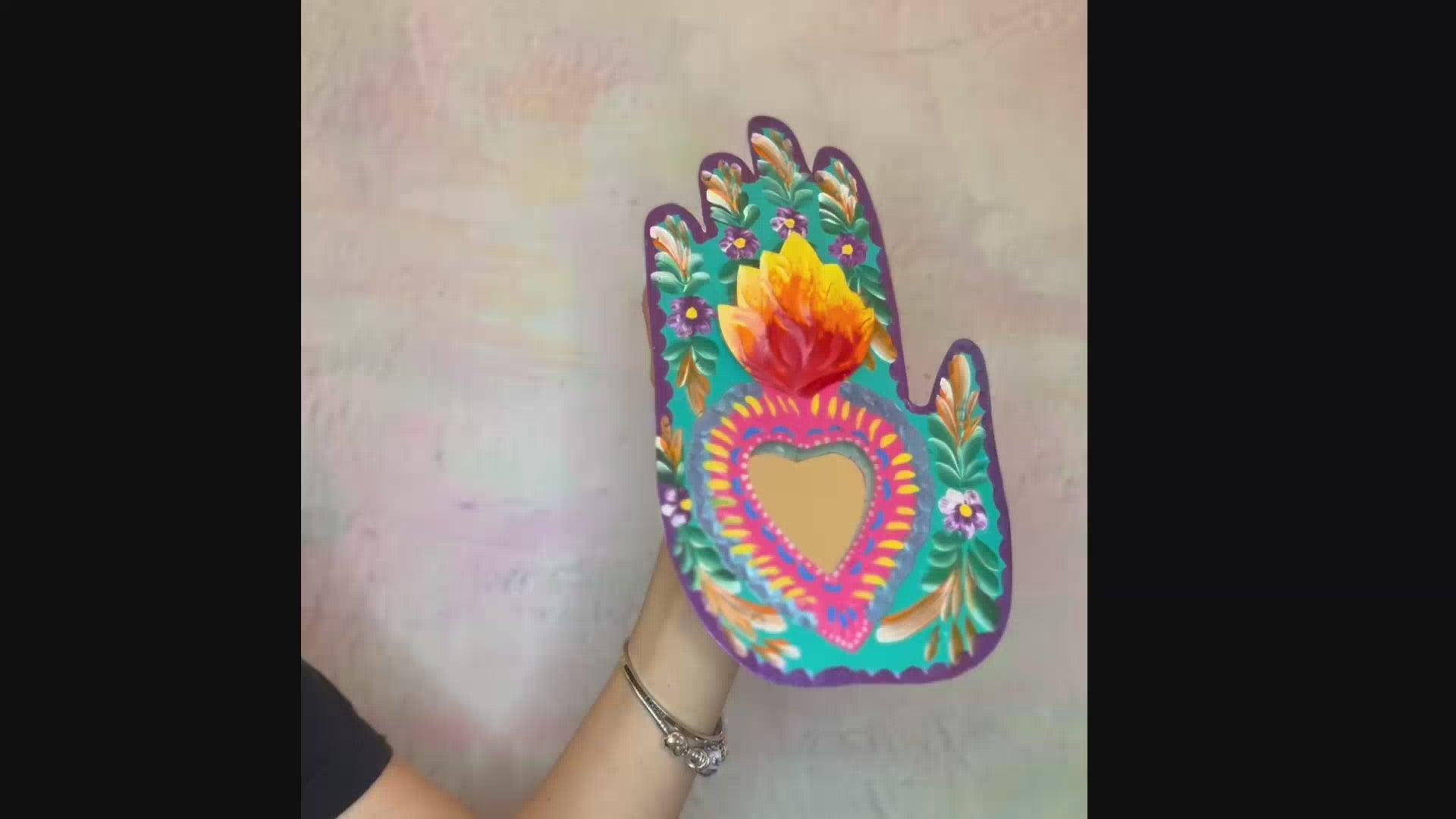 Decorazione da muro artigianale specchio cuore sacro Milagros messicano mano ex voto originale in metallo disegno fiori