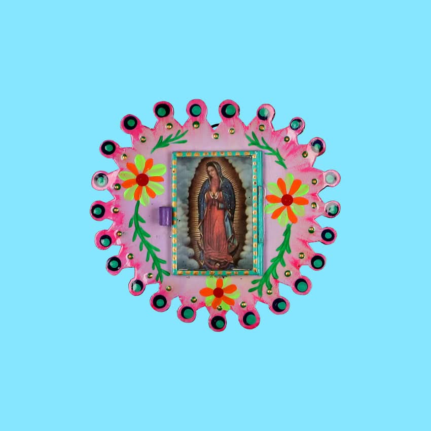 decorazione da muro teca votiva altare metallo artigianato messicano arte sacra Vergine di Guadalupe dipinta a mano con vetro