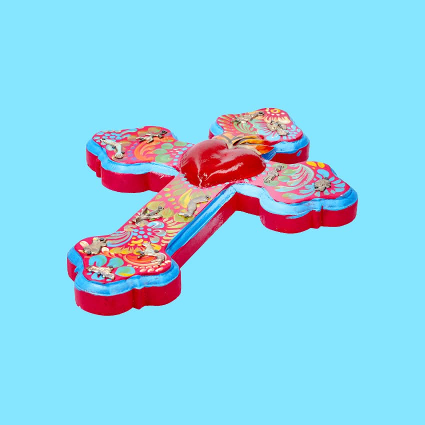 Decorazione da muro artigianato croce con cuore sacro Milagros messicano ex voto in legno dipinto con ciondoli porta fortuna