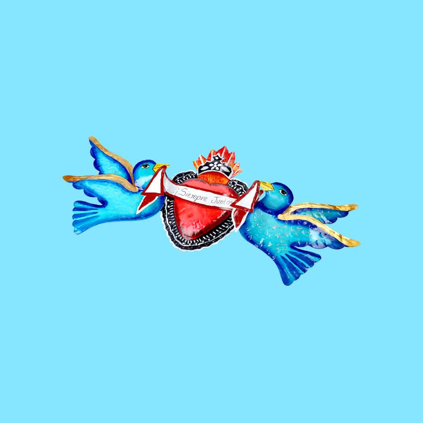 decorazione da muro 3D con colombe e cuore sacro Milagros artigianato messicano ex voto in metallo dipinto a mano