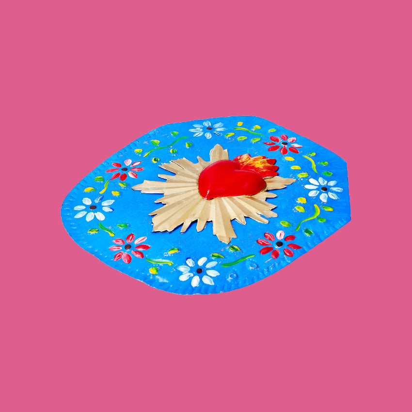 Decorazione da muro circolare Cuore sacro Milagros artigianato messicano ex voto in metallo con disegno fiori bassorilievo