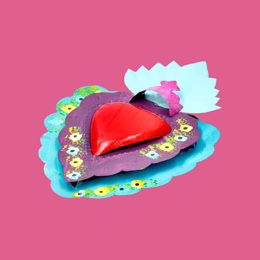 Decorazione da muro artigianale Cuore sacro Milagros messicano ex voto colorato originale in metallo dipinto disegno floreale