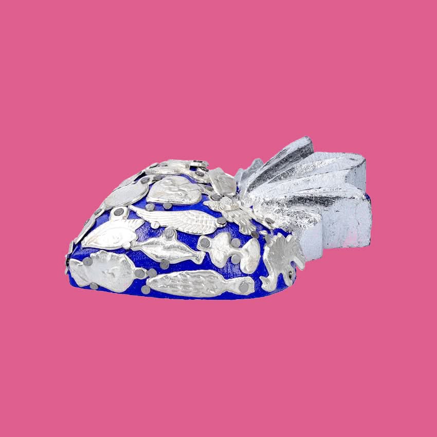 Decorazione da muro artigianale Cuore sacro Milagros messicano ex voto originale in legno dipinto con ciondoli porta fortuna