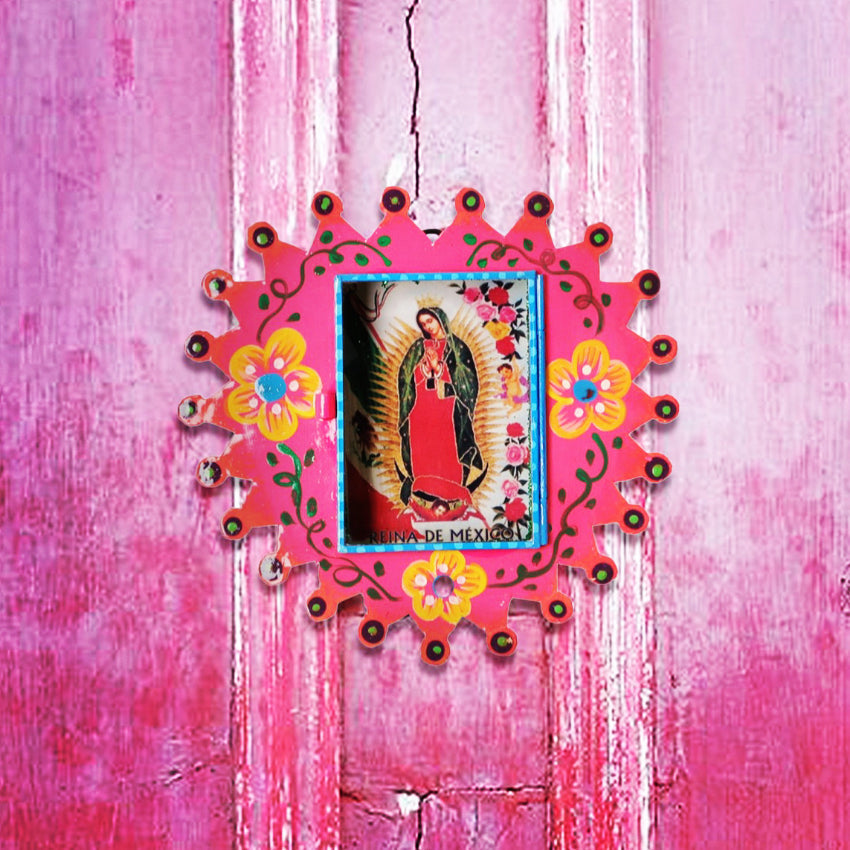 decorazione da muro teca votiva altare metallo artigianato messicano arte sacra Vergine di Guadalupe dipinta a mano con vetro