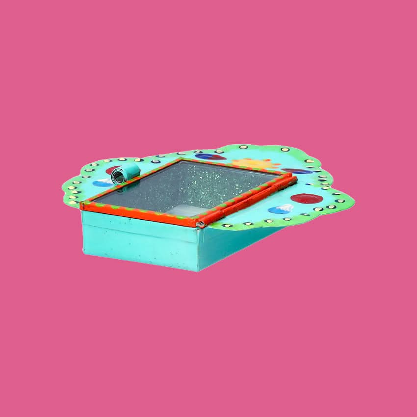 decorazione da muro teca votiva artigianale messicana altare metallo vergine di Guadalupe finestra in vetro dipinta a mano