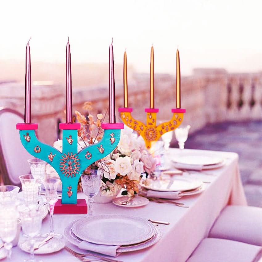 Decorazione arredo casa candelabro in legno colorato Milagros artigianato messicano ex voto cuore ciondoli porta fortuna