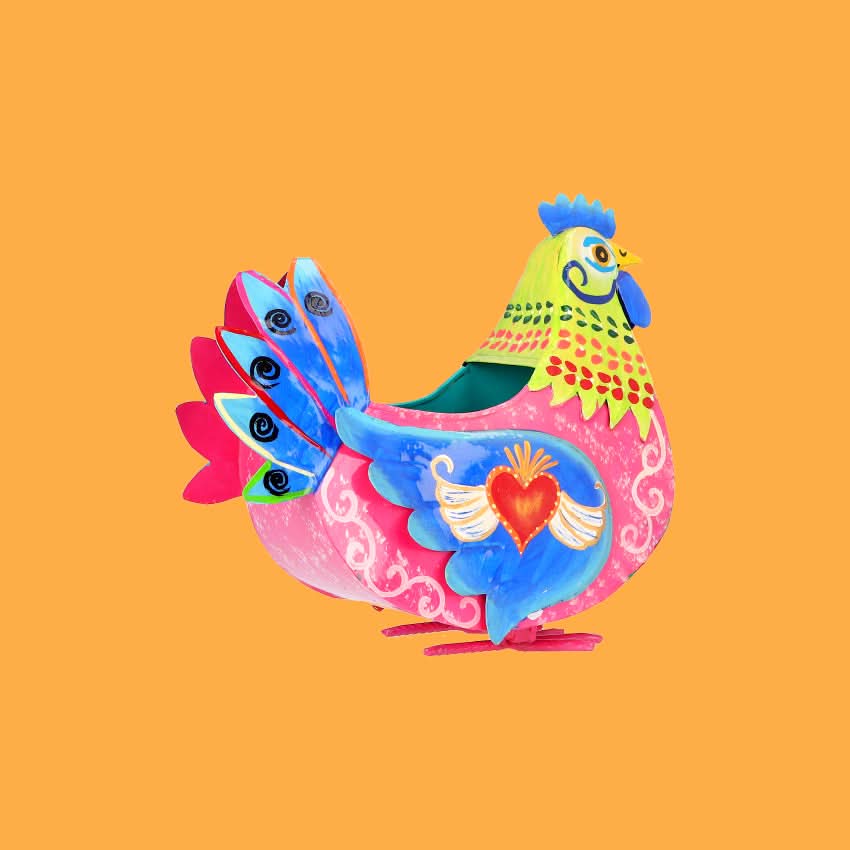 Decorazione arredo casa giardino vaso artigianato gallina metallo colorata messicana con cuore ex voto porta fortuna