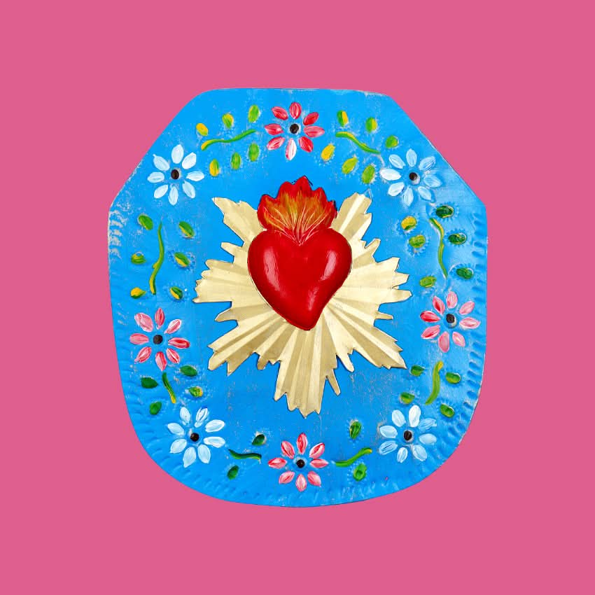 Decorazione da muro circolare Cuore sacro Milagros artigianato messicano ex voto in metallo con disegno fiori bassorilievo