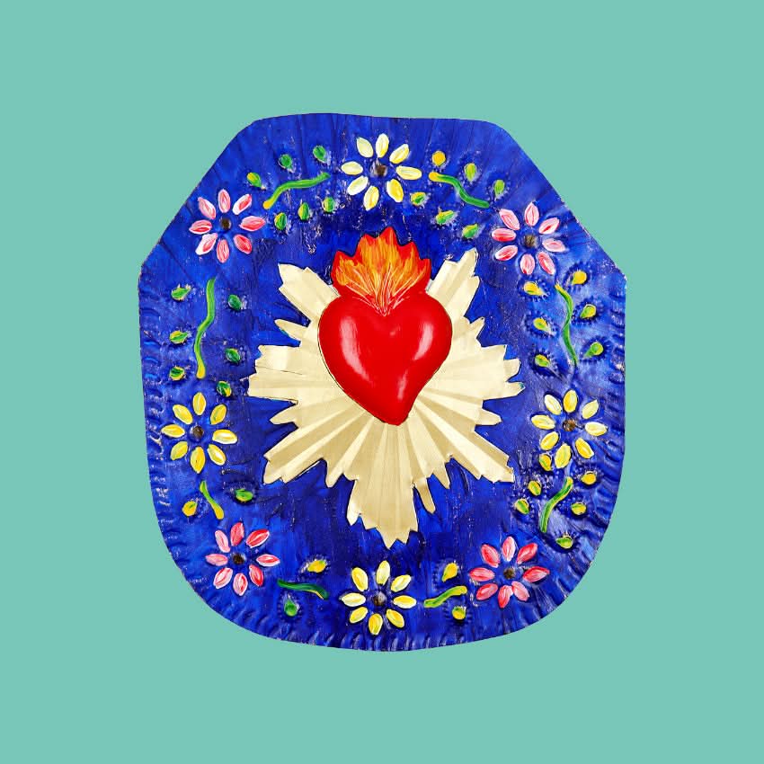 Decorazione da muro artigianale circolare Cuore sacro Milagros messicano ex voto in metallo con disegno fiori bassorilievo