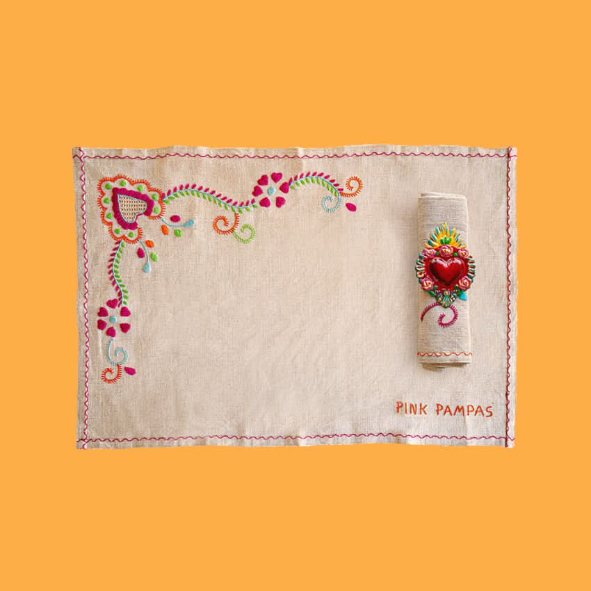 decorazione accessorio da tavola portatovagliolo con cuore milagros ex voto in metallo colorato artigianale messicano