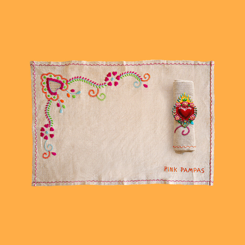 decorazione accessorio da tavola portatovagliolo con cuore milagros ex voto in metallo colorato artigianale messicano