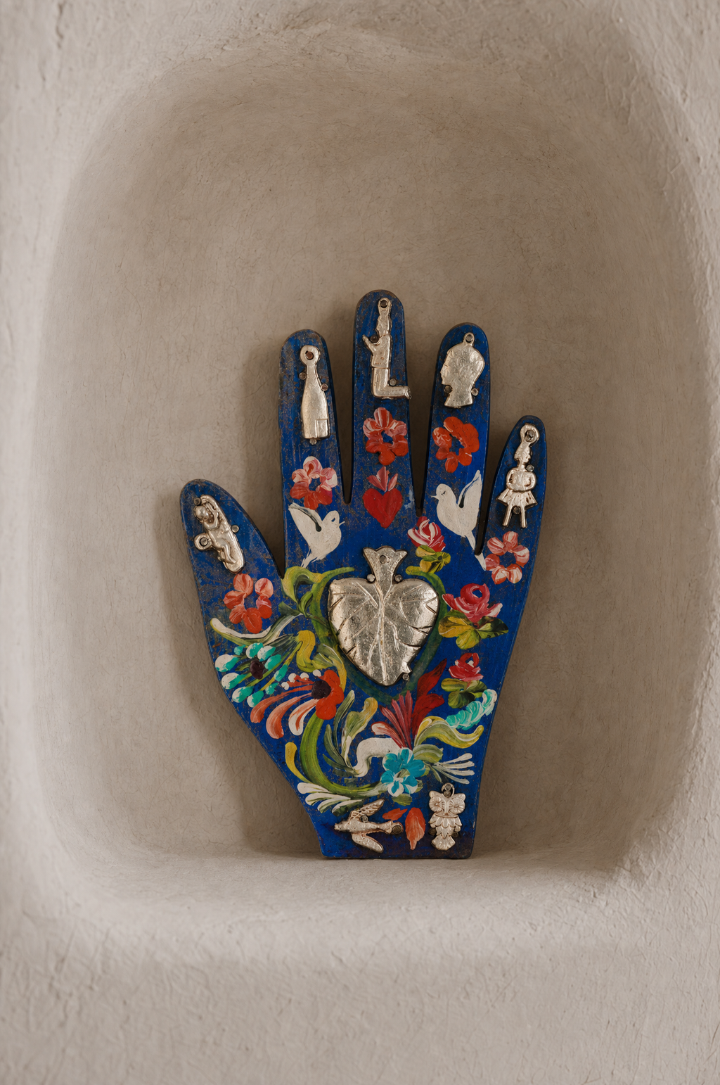 Mano in Legno con Milagros