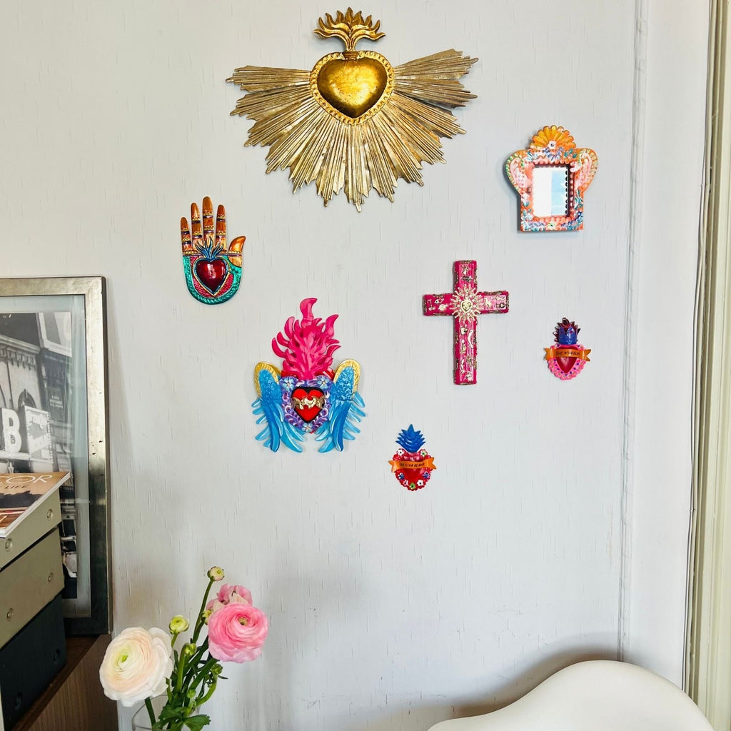 Decorazione da muro artigianale mano bassorilievo 3D cuore sacro Milagros messicano mano ex voto originale in metallo vintage