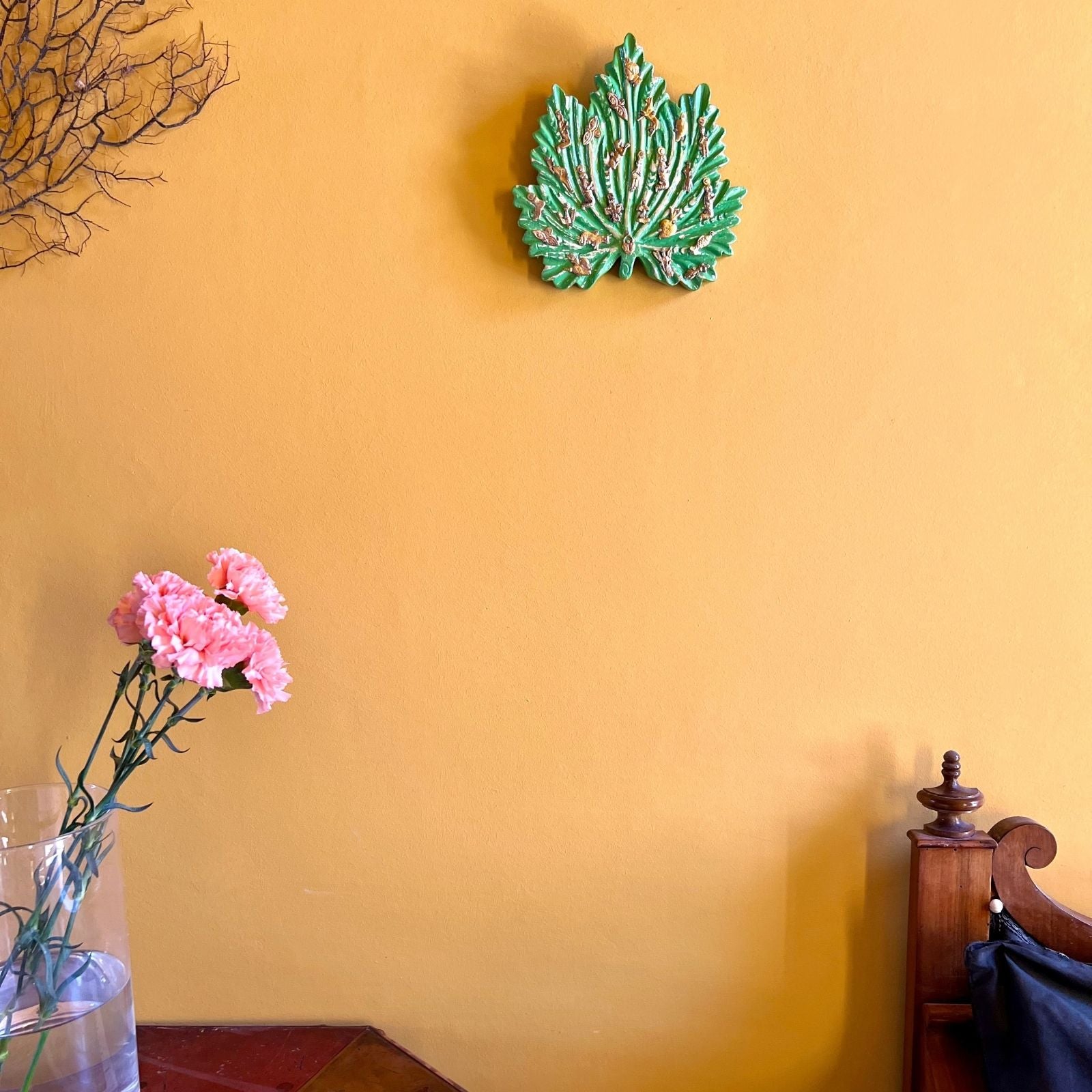 Decorazione da muro artigianale fregio in legno natura Milagros messicano ex voto cuore dipinto con ciondoli porta fortuna
