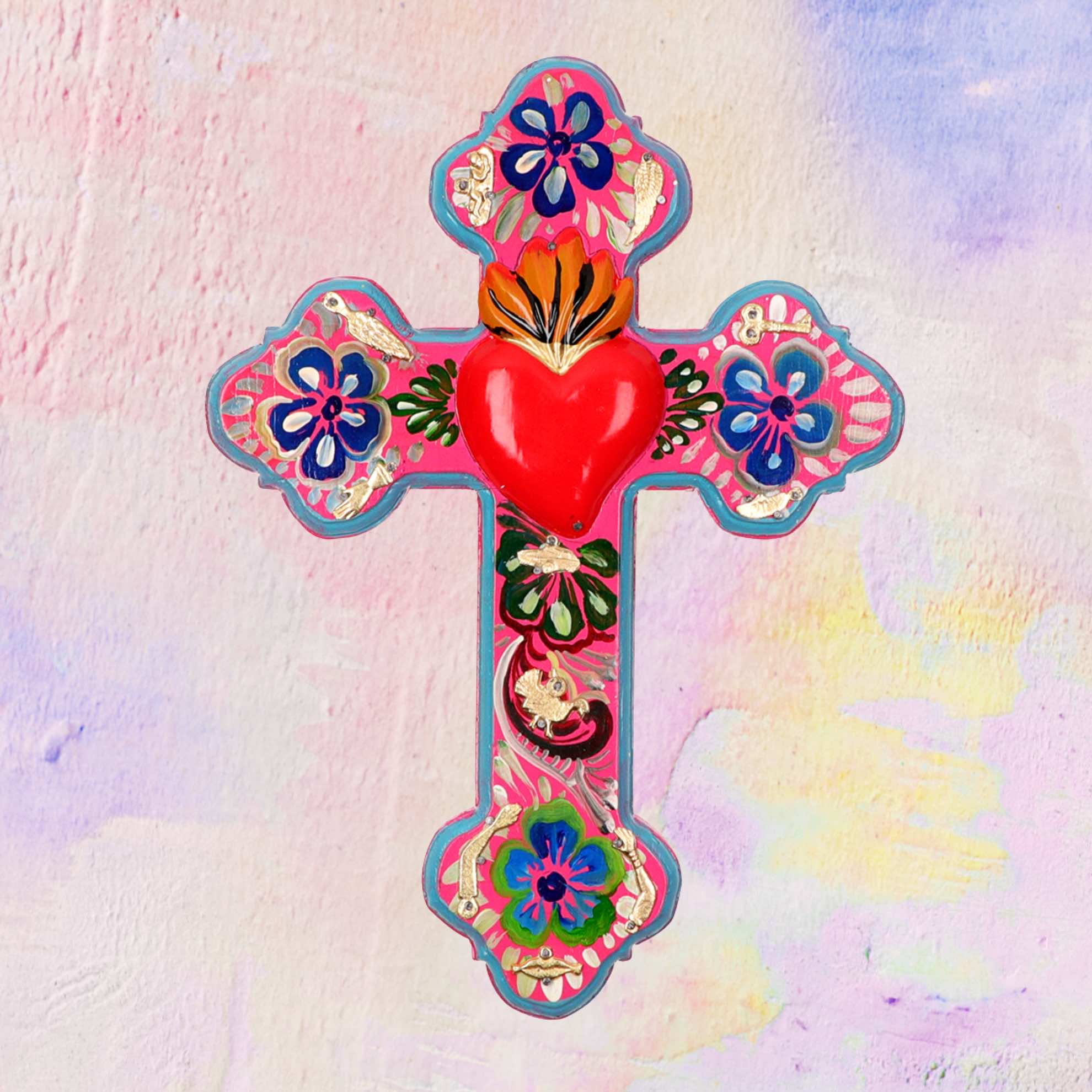 Croix folklorique en bois avec coeur 3D