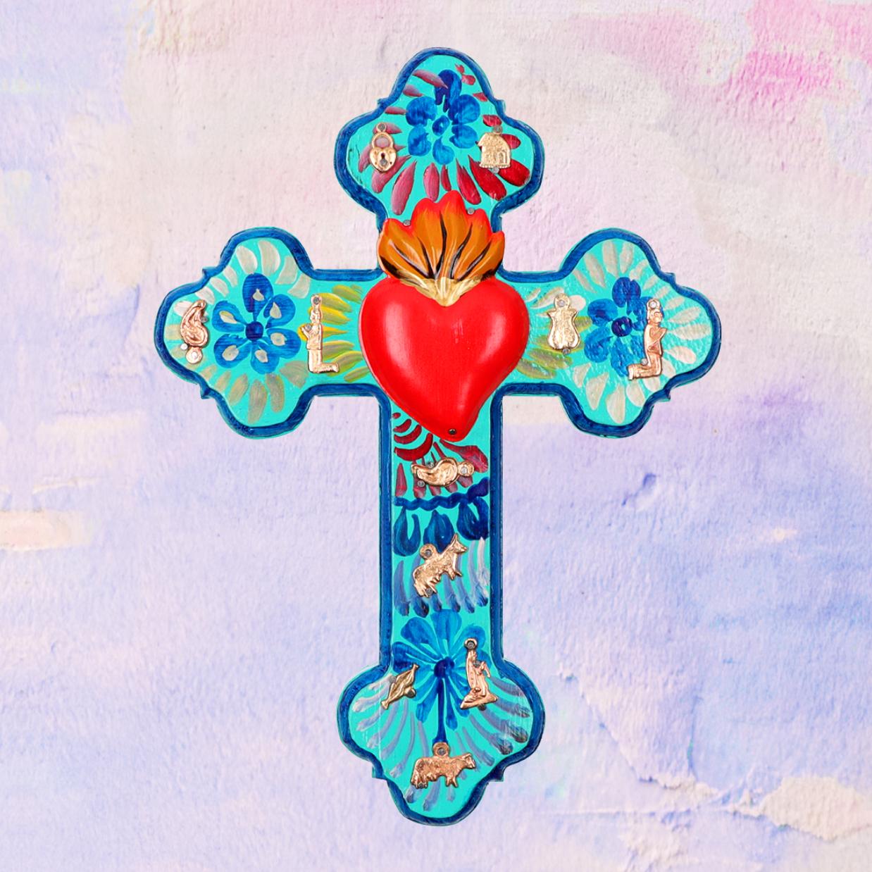 Croix folklorique en bois avec coeur 3D
