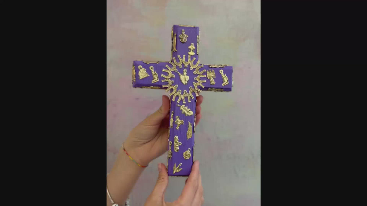 Croix en Bois avec Milagros