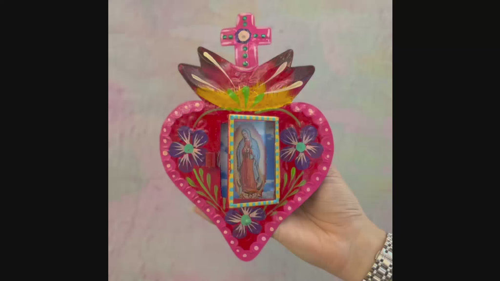 decorazione da muro teca votiva altare metallo artigianato messicano devozione arte sacra vergine di Guadalupe dipinta a mano