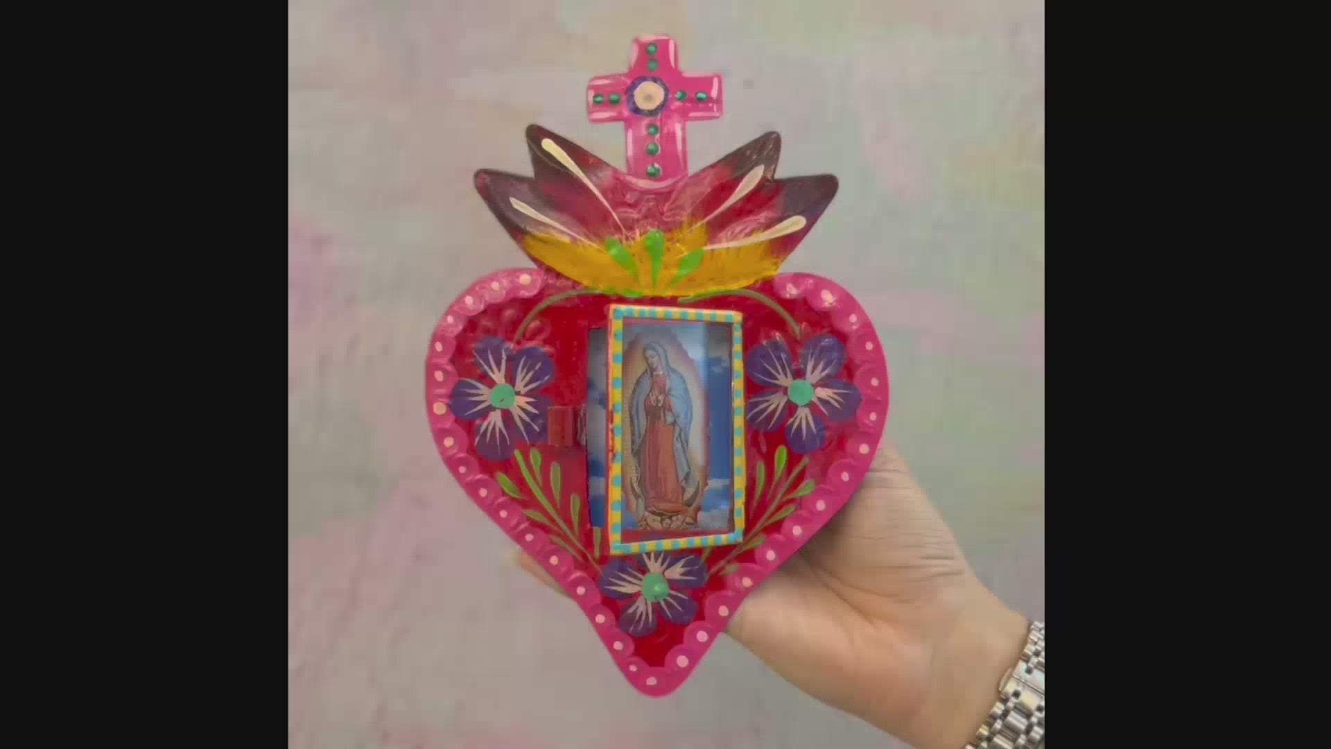 decorazione da muro teca votiva altare metallo artigianato messicano devozione arte sacra vergine di Guadalupe dipinta a mano