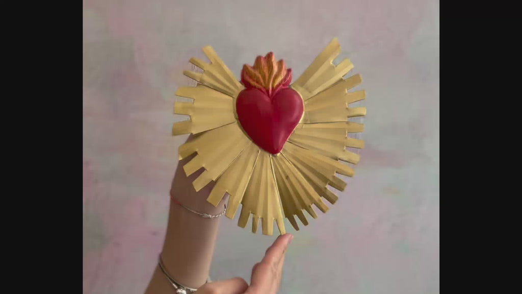 Decorazione da muro artigianale Cuore sacro Milagros messicano ex voto colorato originale in metallo dipinto a mano raggi oro