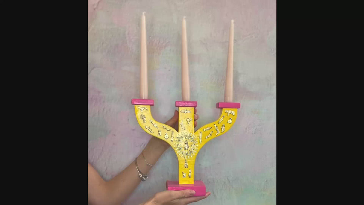 Decorazione arredo casa artigianale candelabro in legno colorato Milagros messicano ex voto cuore ciondoli porta fortuna