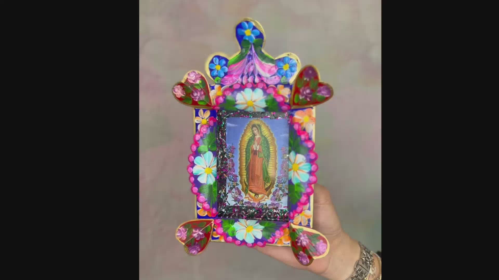 decorazione da muro teca votiva altare metallo artigianato messicano devozione arte sacra vergine di Guadalupe dipinta a mano