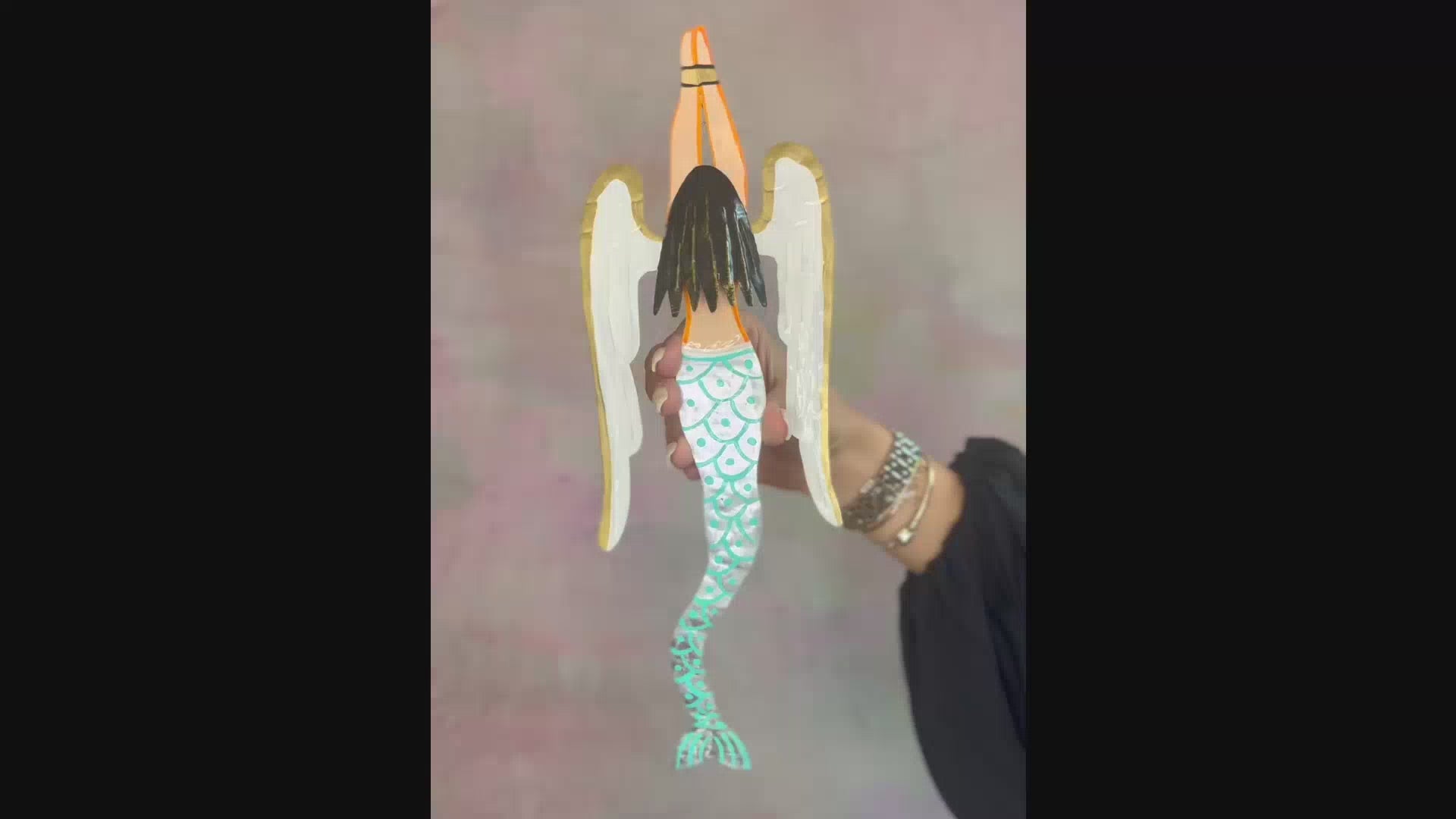 Decorazione da muro artigianale messicano ex voto sirena angelo simbolo femminile dipinta a mano con ali in metallo colorato