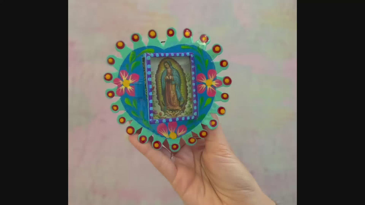 decorazione da muro teca votiva altare metallo artigianato messicano vergine di Guadalupe finestra in vetro dipinta a mano
