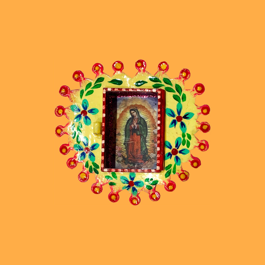 decorazione da muro teca votiva artigianale messicana altare metallo vergine di Guadalupe finestra in vetro dipinta a mano