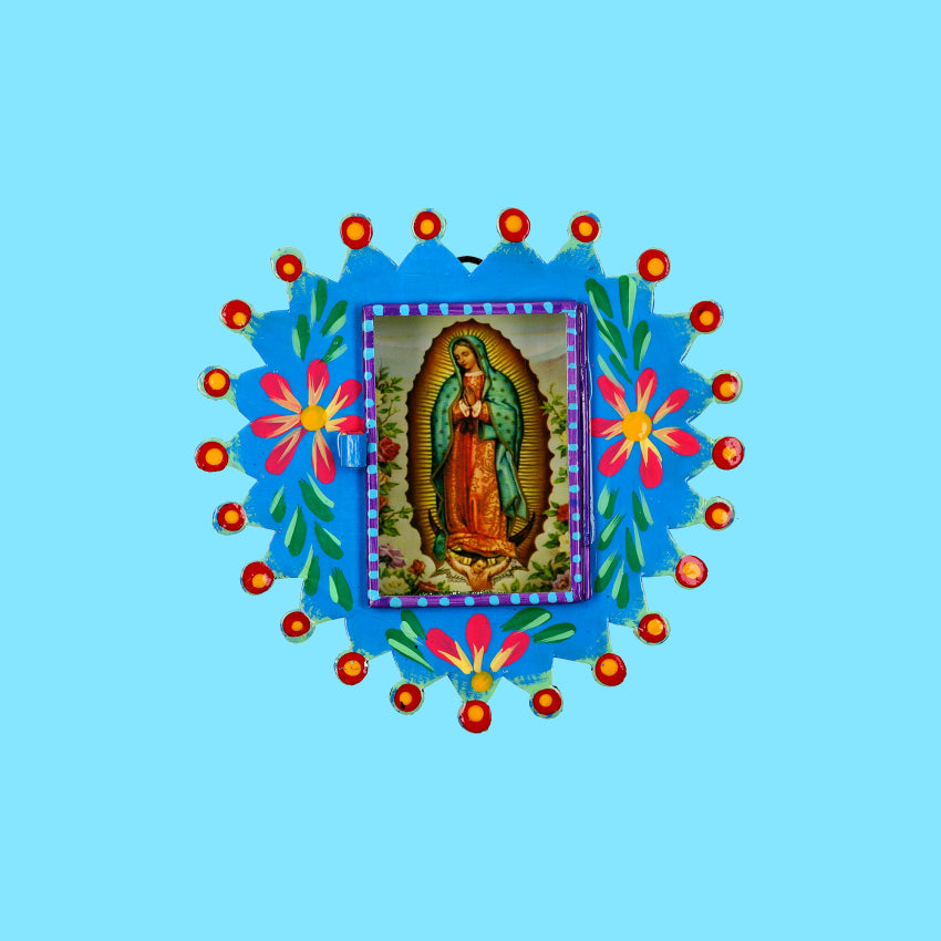 decorazione da muro teca votiva altare metallo artigianato messicano arte sacra Vergine di Guadalupe dipinta a mano con vetro