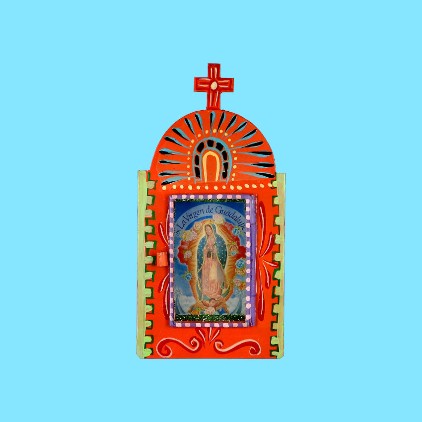 decorazione da muro teca votiva altare metallo artigianato messicano arte sacra Vergine di Guadalupe dipinta a mano con vetro