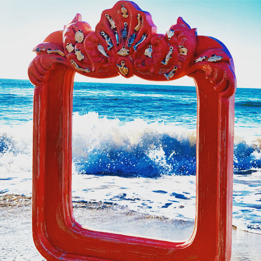 Decorazione da muro cornice specchio in legno Milagros artigianato messicano ex voto cuore conchiglia ciondoli porta fortuna 