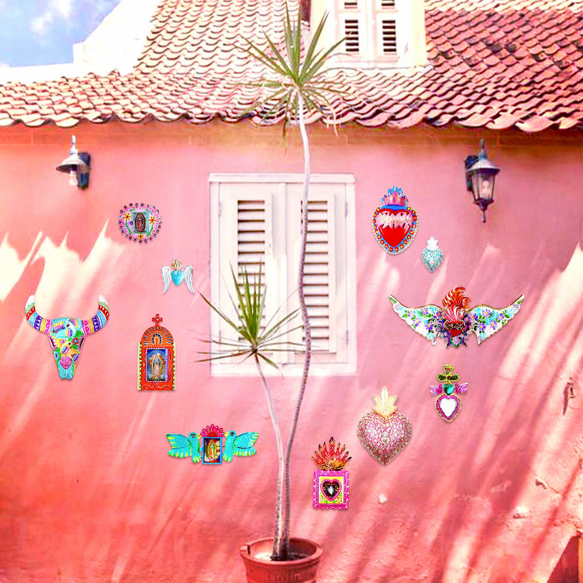 decorazione artigianale da muro 3D con cuore sacro floreale con ali Milagros messicano ex voto metallo dipinto a mano 